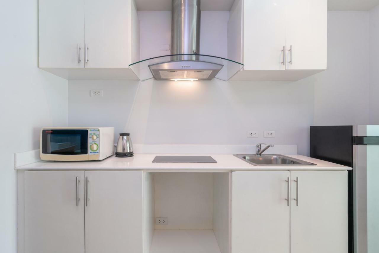 Condor Apartment Nai Harn Екстер'єр фото